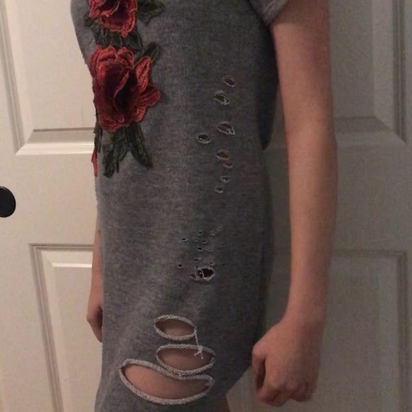 GRAY DRESS WITH RED ROSES - Picture 3 of 3